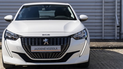 Peugeot 208, 1.2 PureTech  Active (pohľad do interiéru)