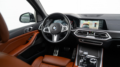BMW X5 M50i xDrive (pohľad do interiéru)