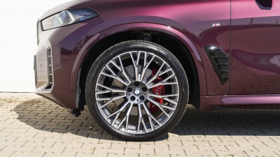 BMW X5 40d xDrive (pohľad spredu)