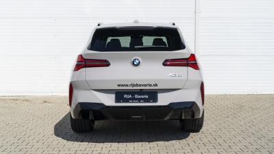 BMW X3 20 xDrive (pohľad do interiéru)