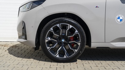 BMW X3 20 xDrive (pohľad spredu)