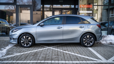 Kia Ceed 1.5 T-GDi Silver (pohľad zboku)