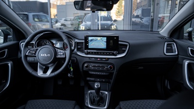 Kia Ceed 1.5 T-GDi Silver (pohľad do interiéru)