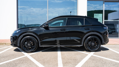 VW T-Roc 1.5 eTSI R-Line (pohľad spredu)