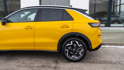 VW T-Roc 1.5 eTSI R-Line (pohľad do interiéru)