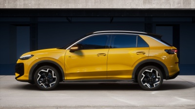VW T-Roc 1.5 eTSI R-Line (pohľad zboku)