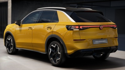 VW T-Roc 1.5 eTSI R-Line (pohľad zozadu)