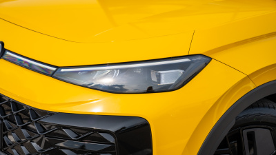 VW T-Roc 1.5 eTSI R-Line (pohľad spredu)