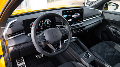 VW T-Roc 1.5 eTSI R-Line (pohľad do interiéru)