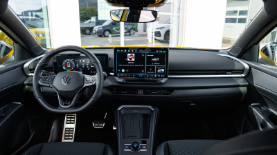 VW T-Roc 1.5 eTSI R-Line (pohľad do interiéru)