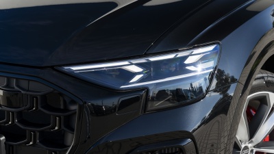 AUDI Q8 3.0 TFSIe Quattro PHEV (pohľad zozadu)