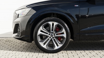 AUDI Q8 3.0 TFSIe Quattro PHEV (pohľad do interiéru)