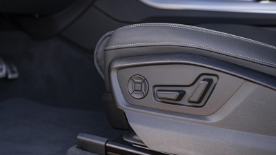 AUDI Q8 3.0 TFSIe Quattro PHEV (pohľad do interiéru)