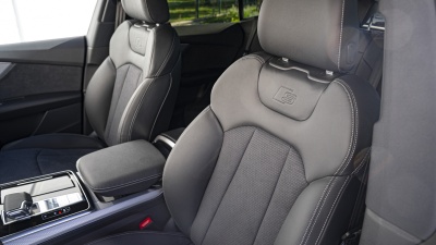 AUDI Q8 3.0 TFSIe Quattro PHEV (pohľad do interiéru)