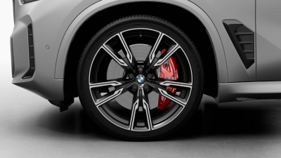 BMW X5 30d xDrive (pohľad spredu)