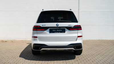 BMW X7 40i xDrive (pohľad do interiéru)