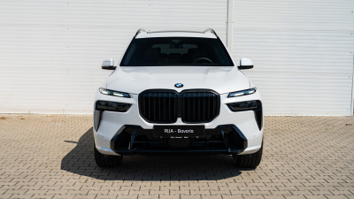 BMW X7 40i xDrive (pohľad do interiéru)