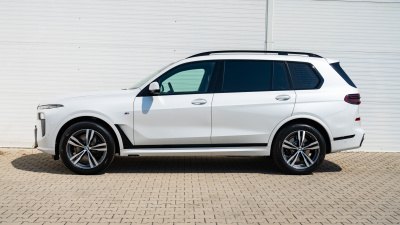 BMW X7 40i xDrive (pohľad zozadu)
