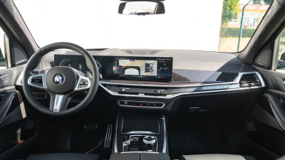 BMW X7 40i xDrive (pohľad do interiéru)