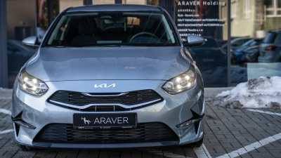 Kia Ceed 1.5 T-GDi Silver (pohľad spredu)
