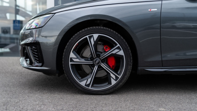 AUDI A4 Avant 2.0 TDI Quattro (pohľad do interiéru)