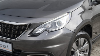 Peugeot 2008 1,2 PureTech  Automat (pohľad do interiéru)