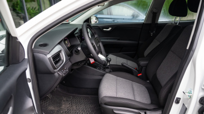 Kia Stonic 1.2 DPi Silver (pohľad do interiéru)
