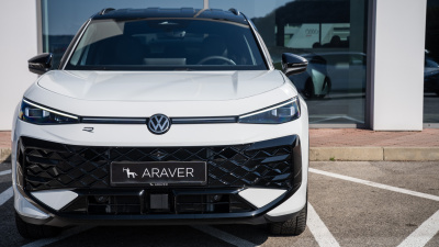 VW T-ROC 1.5 eTSI R-Line (pohľad spredu)