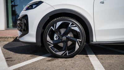 VW T-ROC 1.5 eTSI R-Line (pohľad do interiéru)