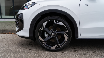 VW T-Roc 1.5 eTSI R-Line (pohľad zozadu)