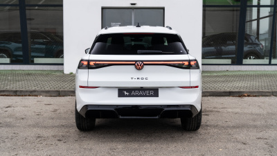 VW T-Roc 1.5 eTSI R-Line (pohľad do interiéru)