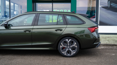 Škoda Octavia Combi 2.0 TSI RS  (pohľad do interiéru)