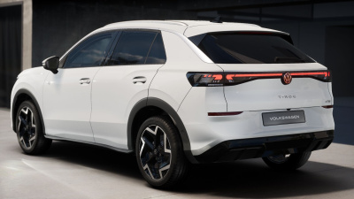 VW T-Roc 1.5 eTSI R-Line (pohľad zozadu)