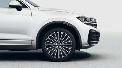 VW Touareg 3.0 TDI Premium Limited (pohľad spredu)