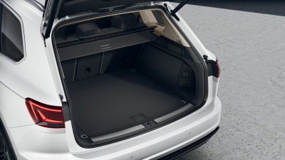 VW Touareg 3.0 TDI Premium Limited (pohľad do interiéru)