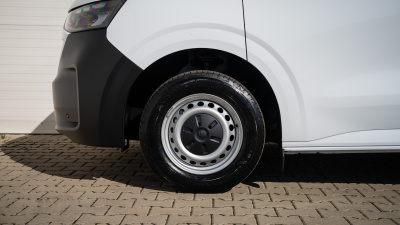 VW Transporter Basis LR 2.0 TDI (pohľad do interiéru)