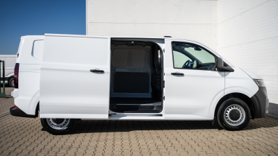 VW Transporter Basis LR 2.0 TDI (pohľad do interiéru)