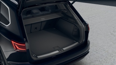 VW Touareg 3.0 TDI Premium Limited (pohľad do interiéru)