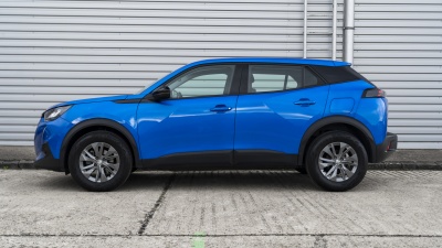 Peugeot 2008  1,2 PureTech  (pohľad zboku)