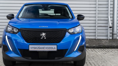 Peugeot 2008  1,2 PureTech  (pohľad do interiéru)