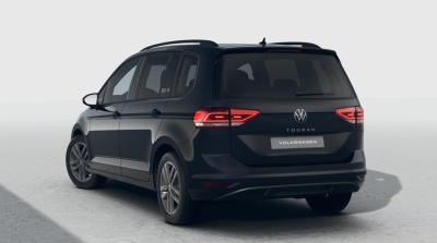 VW Touran 1.5 TSI Limited (pohľad zozadu)