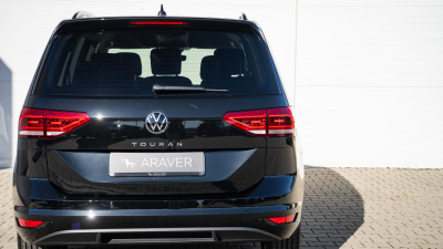 VW Touran 1.5 TSI Limited (pohľad do interiéru)