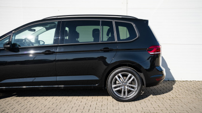 VW Touran 1.5 TSI Limited (pohľad do interiéru)