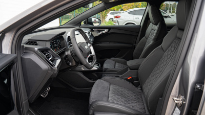 AUDI Q4 Sportback e-tron (pohľad zozadu)