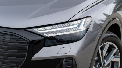 AUDI Q4 Sportback e-tron (pohľad zboku)