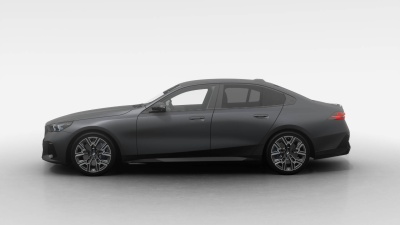 BMW 540d xDrive Sedan (pohľad zozadu)