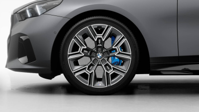 BMW 540d xDrive Sedan (pohľad spredu)