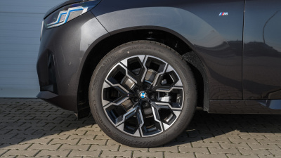 BMW X3 20d xDrive (pohľad spredu)