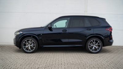 BMW X5 30d xDrive (pohľad zozadu)
