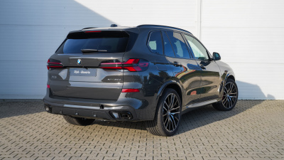 BMW X5 30d xDrive (pohľad zboku)